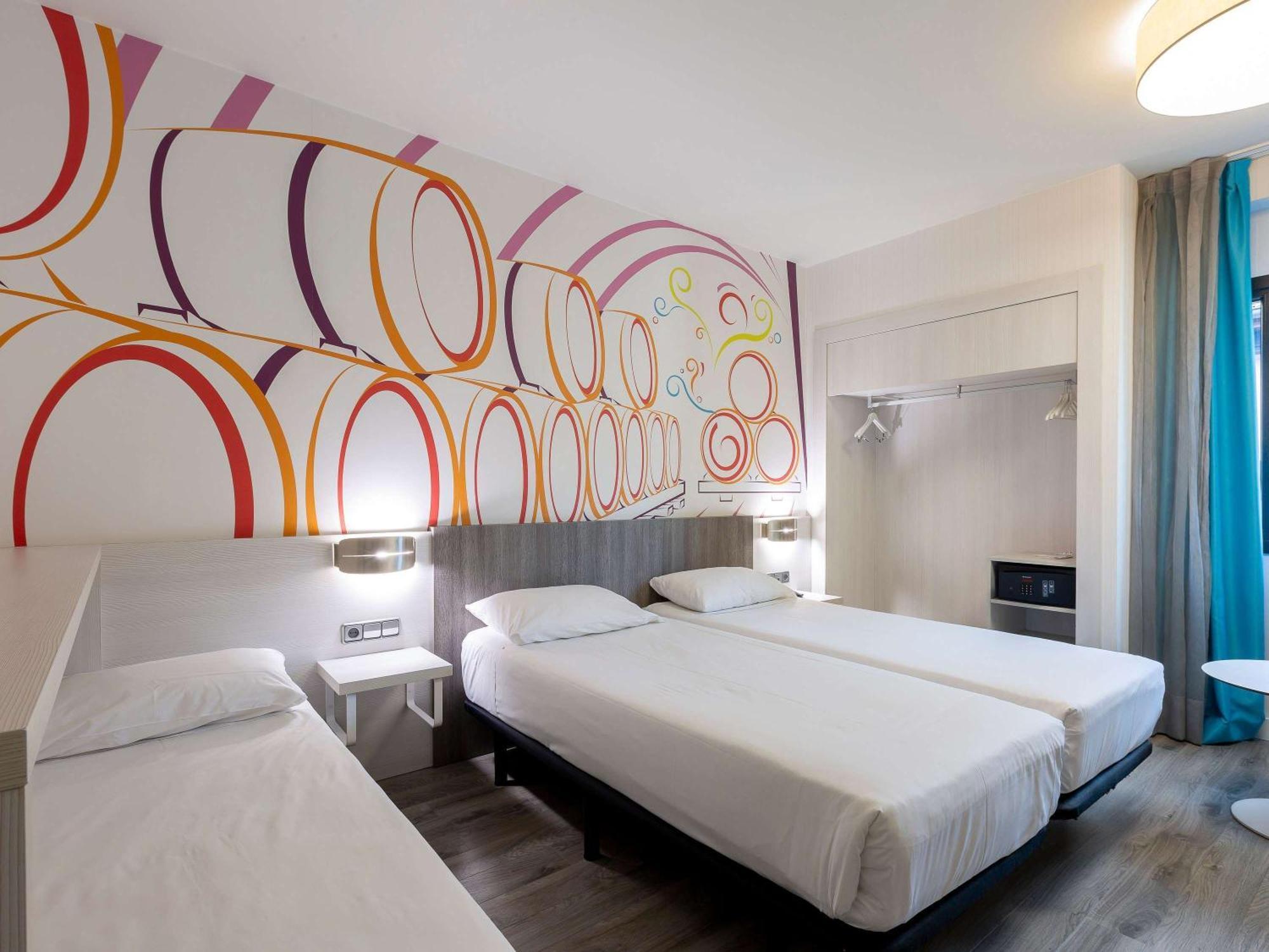 Ibis Styles Madrid Prado Hotel Exterior photo