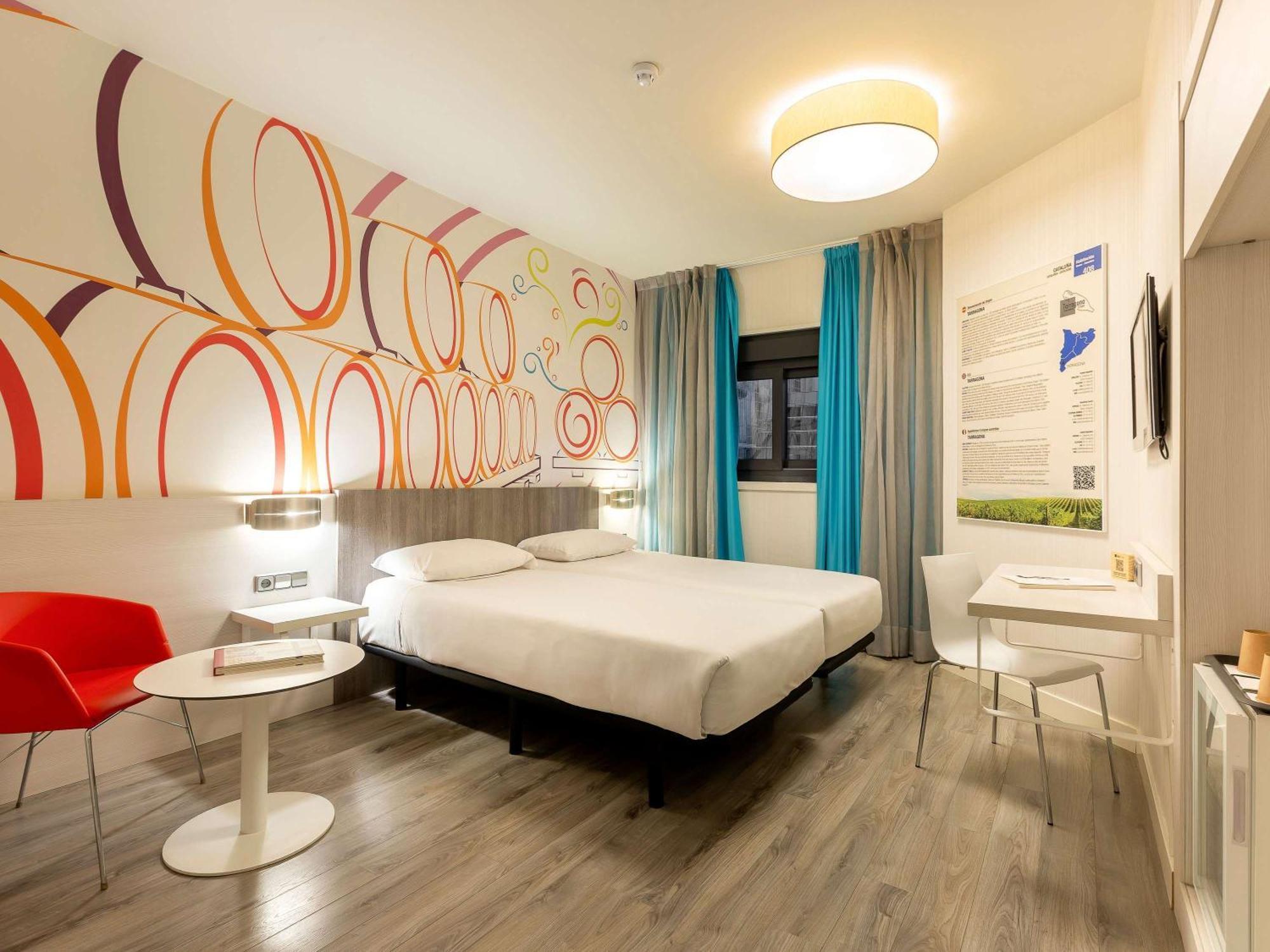 Ibis Styles Madrid Prado Hotel Exterior photo